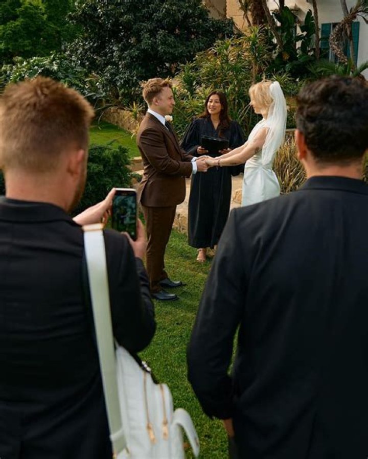 Is Shayne Smith Really Married?